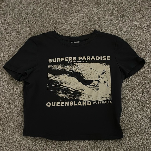 H&M Tops - Surfers paradise printed crop top